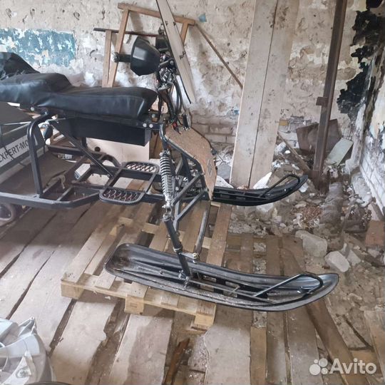 Мотобуксировщик с лыжным модулем