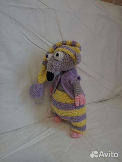 Крыса вязаная в пижамке