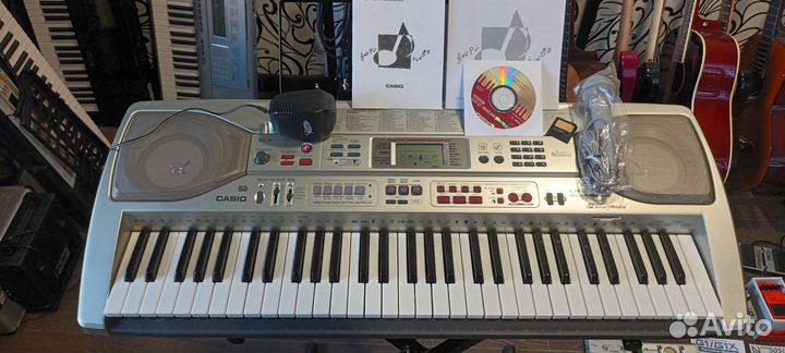 Синтезатор Casio с микрофоном