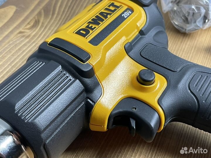 Аккумуляторный строительный фен Dewalt DCE530