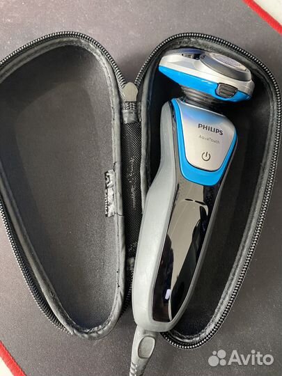Электрическая бритва Philips с системой отчистки