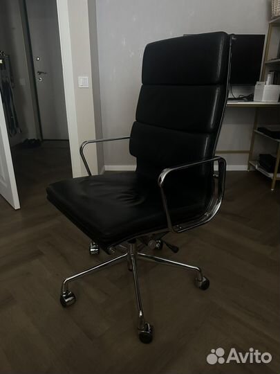 Кожаный стул