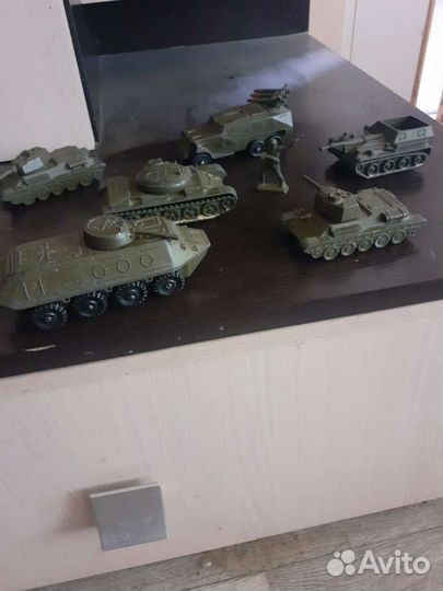Металлические модели танков