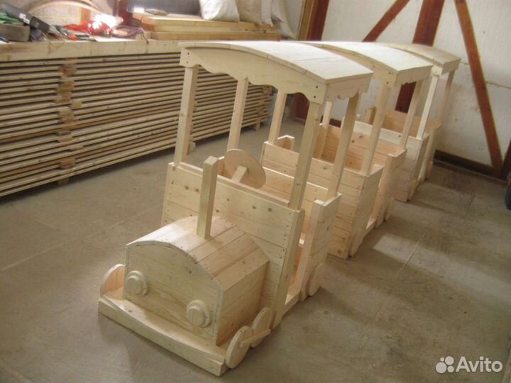 Паровозик деревянный для детской площадки