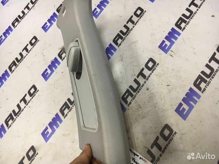 Накладка средней стойки левая Фольксваген Гольф 5