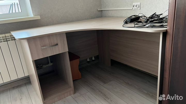 Письменный стол