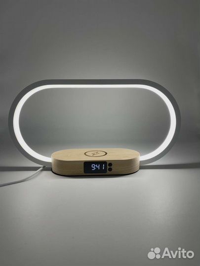 Настольная лампа с беспроводной зарядкой