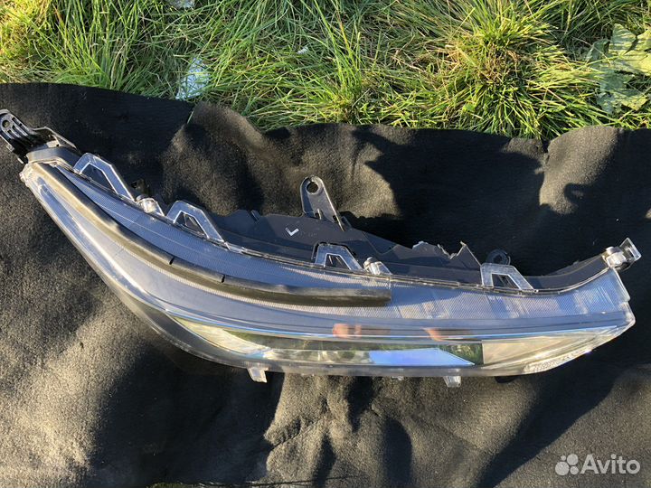 Фара правая Toyota RAV4 XA50 2019-2022