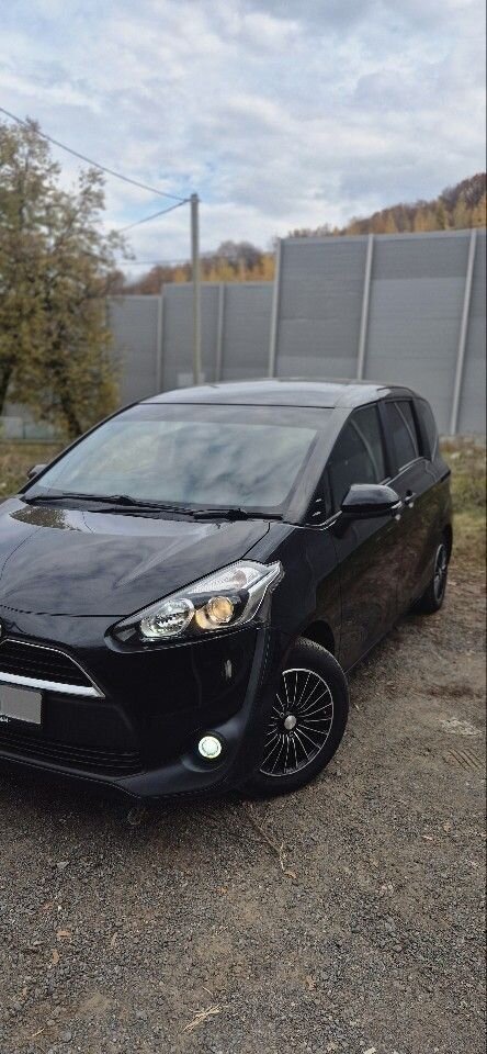 Toyota Sienta: фото из отзыва