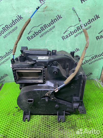 Корпус отопителя Mitsubishi Carisma