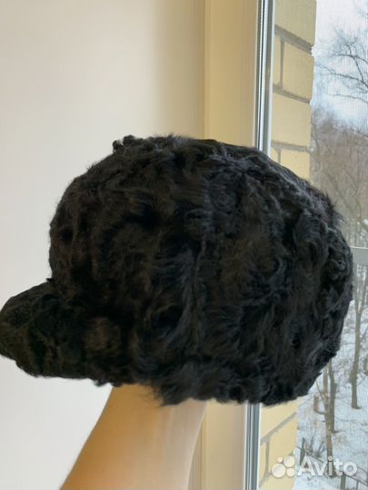 Женские меховые шапки