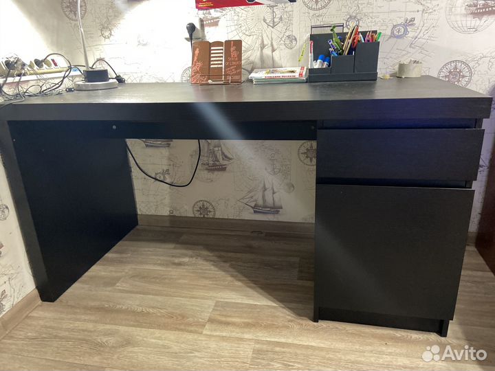 Письменный стол IKEA