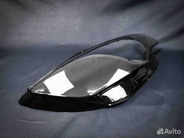 Стекло правой фары Audi A6 2011-2014