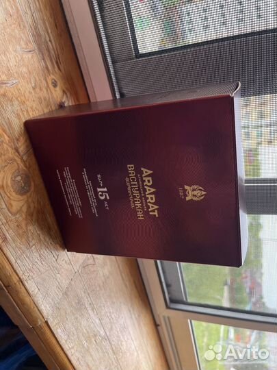 Пустая коробка от армянского коньяка Ararat