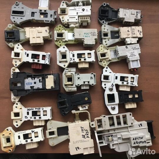 Устройство блокировки люка на стиральную машину