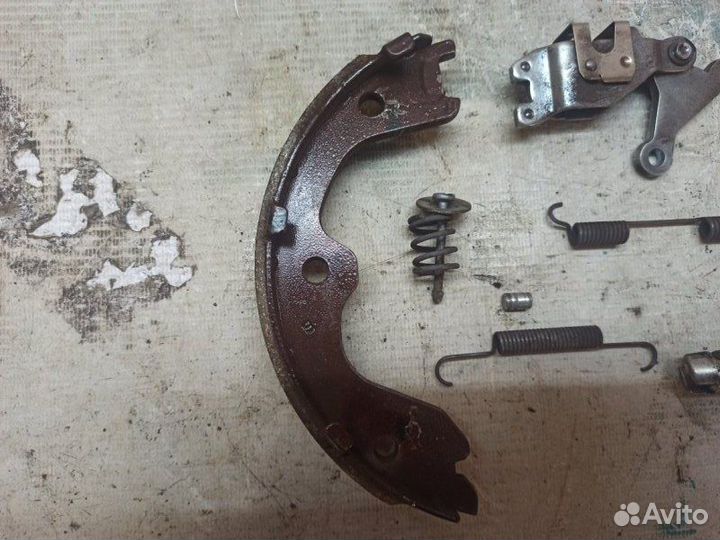 Механизм стояночного тормоза задний правый Nissan