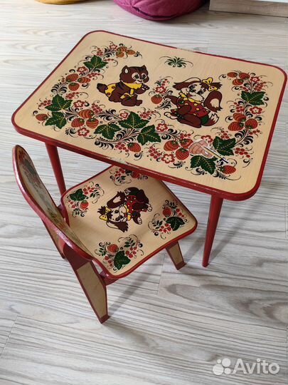 Детский столик, стул, этажерка для игрушек