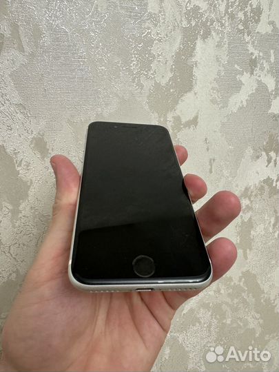 iPhone SE, 128 ГБ