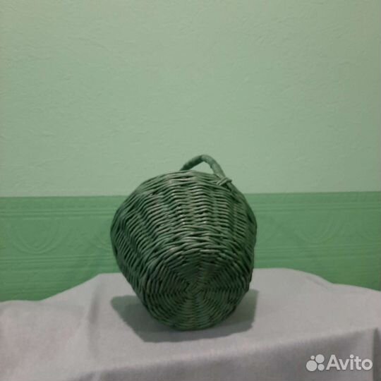 Корзина плетеная из бумажной лозы