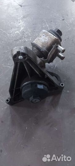 Корпус масляного фильтра на Volkswagen Phaeton