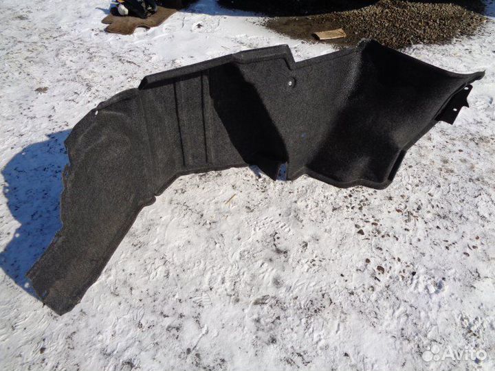 Обшивка багажника левая Nissan Laurel HC35 RB20DE