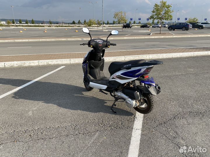 Скутер Vento City