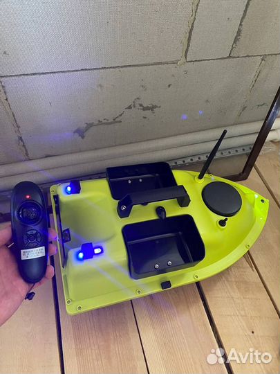 Катер/кормушка для рыбалки