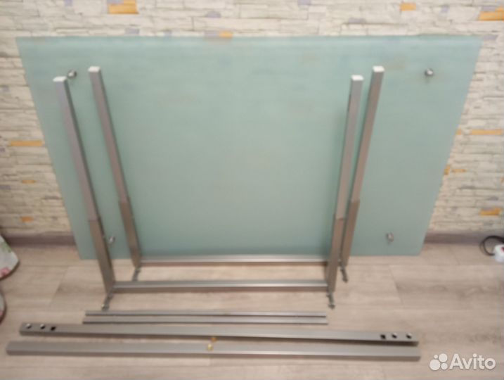 Стол кухонный