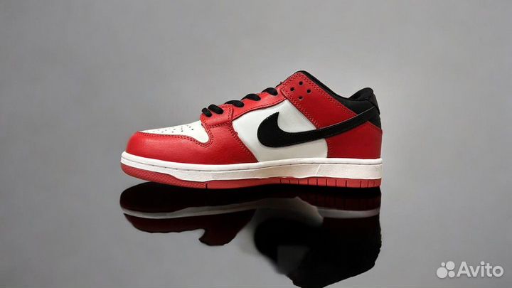 Nike Dunk Low Chicago Red