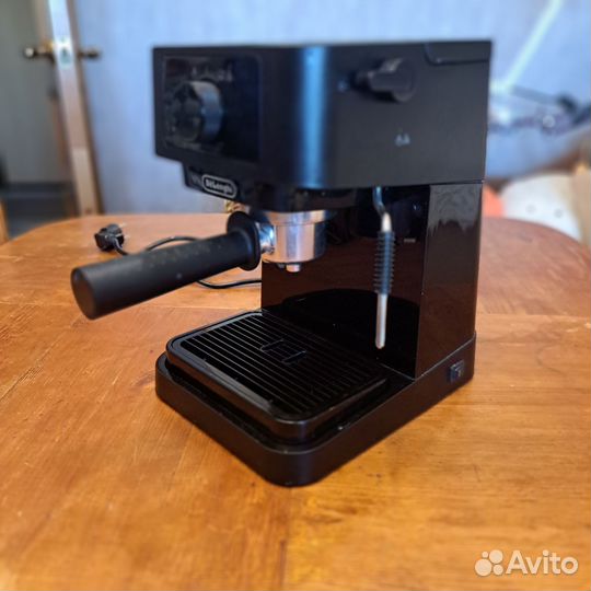 Кофеварка рожковая delonghi EC230.BK