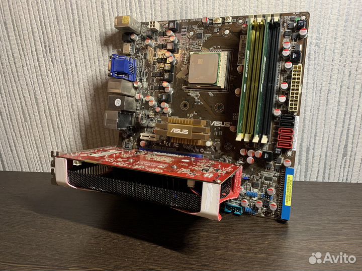 Материнская плата с процессором и памятью