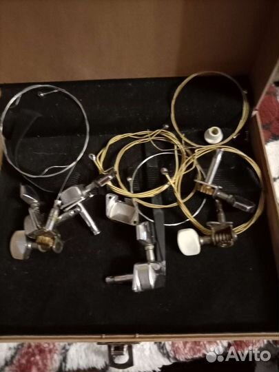 Колки для гитары и струны