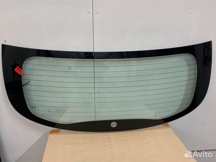 Стекло крышки багажника renault sandero