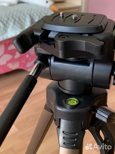 Штатив для фотоаппарата профессиональный