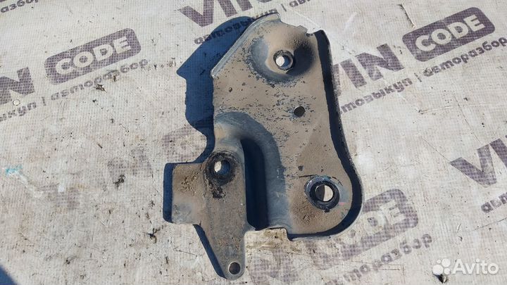 Кронштейн подрамника правый Renault Duster 4x4