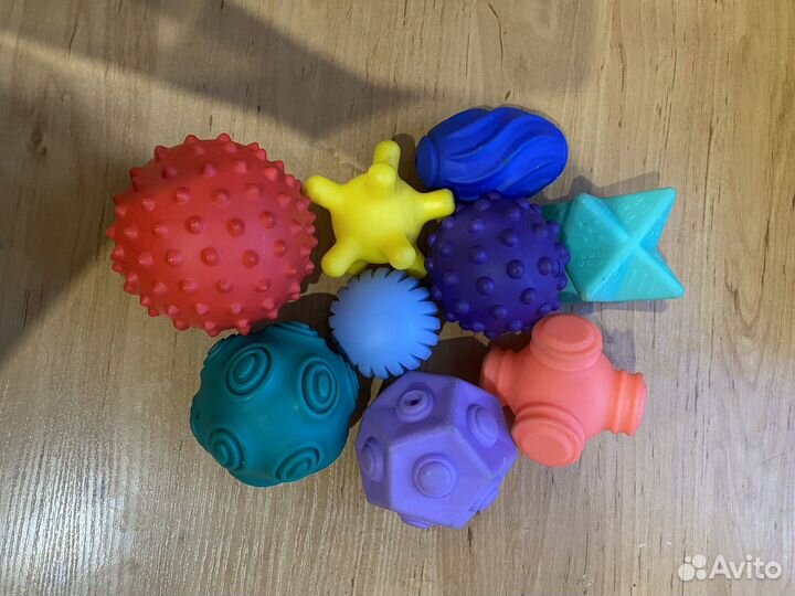 Развивающие игрушки для малышей пакетом