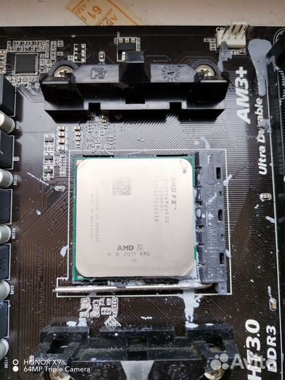 Материнская плата с процессором и памятью