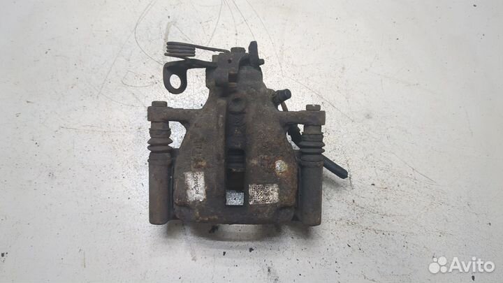 Суппорт Toyota Avensis 3, 2012