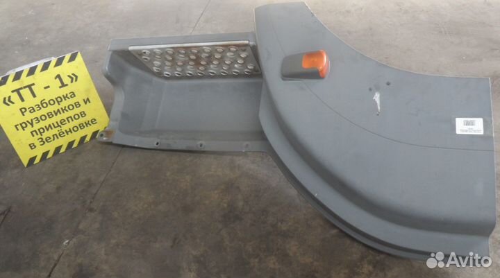 Подножка левая верхняя с кронштейном б/у mersedes