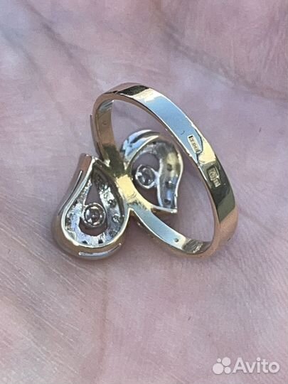 Кольцо с бриллиантом