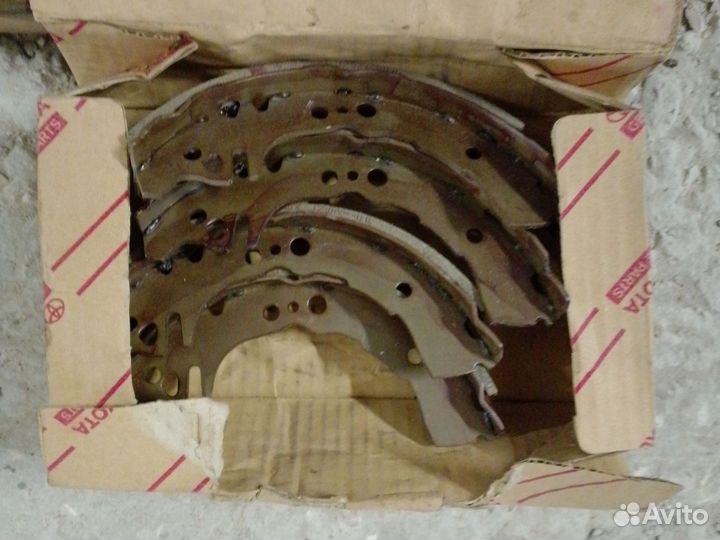 Тормозные колодки Toyota vitz