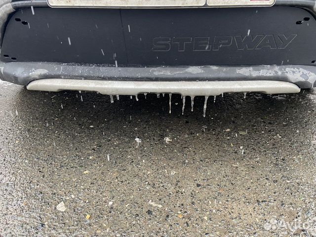 Заглушка защита решетки радиатора Renault Sandero