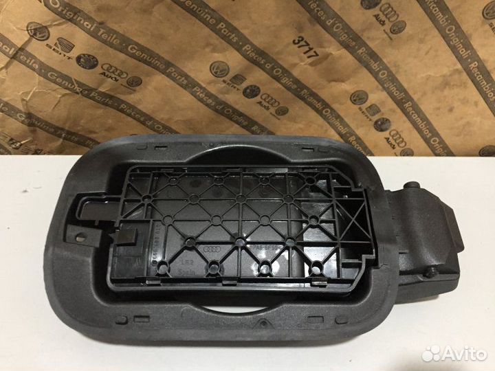 Вставка лючка бензобака Audi A5 8T