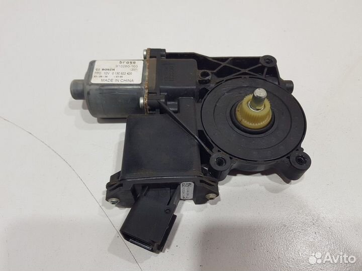 Моторчик стеклоподъемника задний правый