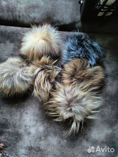 Воротники и помпоны из натурального меха