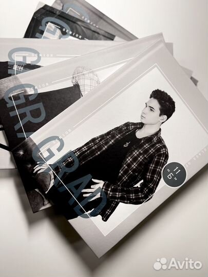 Выпускные альбом и ленты выпускника