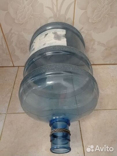 Пластиковая бутылка на 19 л для кулера