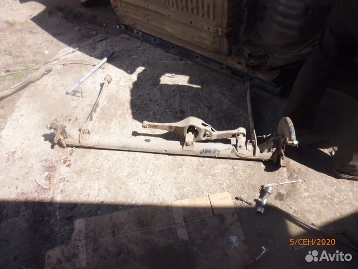 Ниссан примера р11.2000г.в. балка задняя