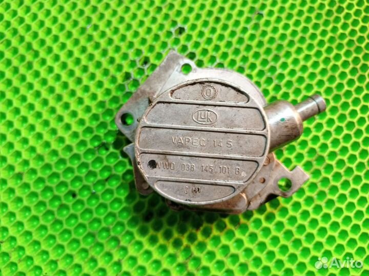 Насос вакуумный Skoda Octavia