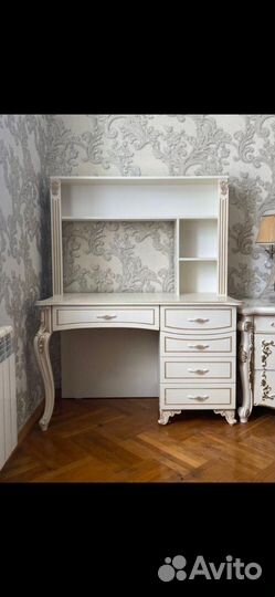 Письменный стол